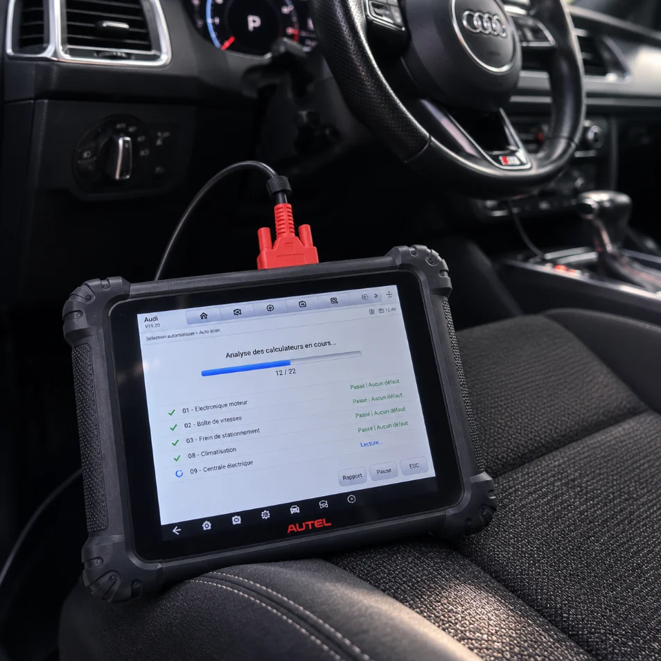 Valise de diagnostic constructeur branchée sur un véhicule du groupe VAG