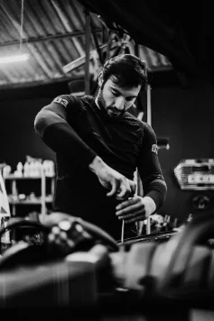 Maël, gérant et mécanicien de MC Mécanique à Beaune